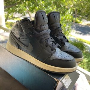 Air Jordan 1 Mid Black Dark Grey (GS) shoes sneakers
